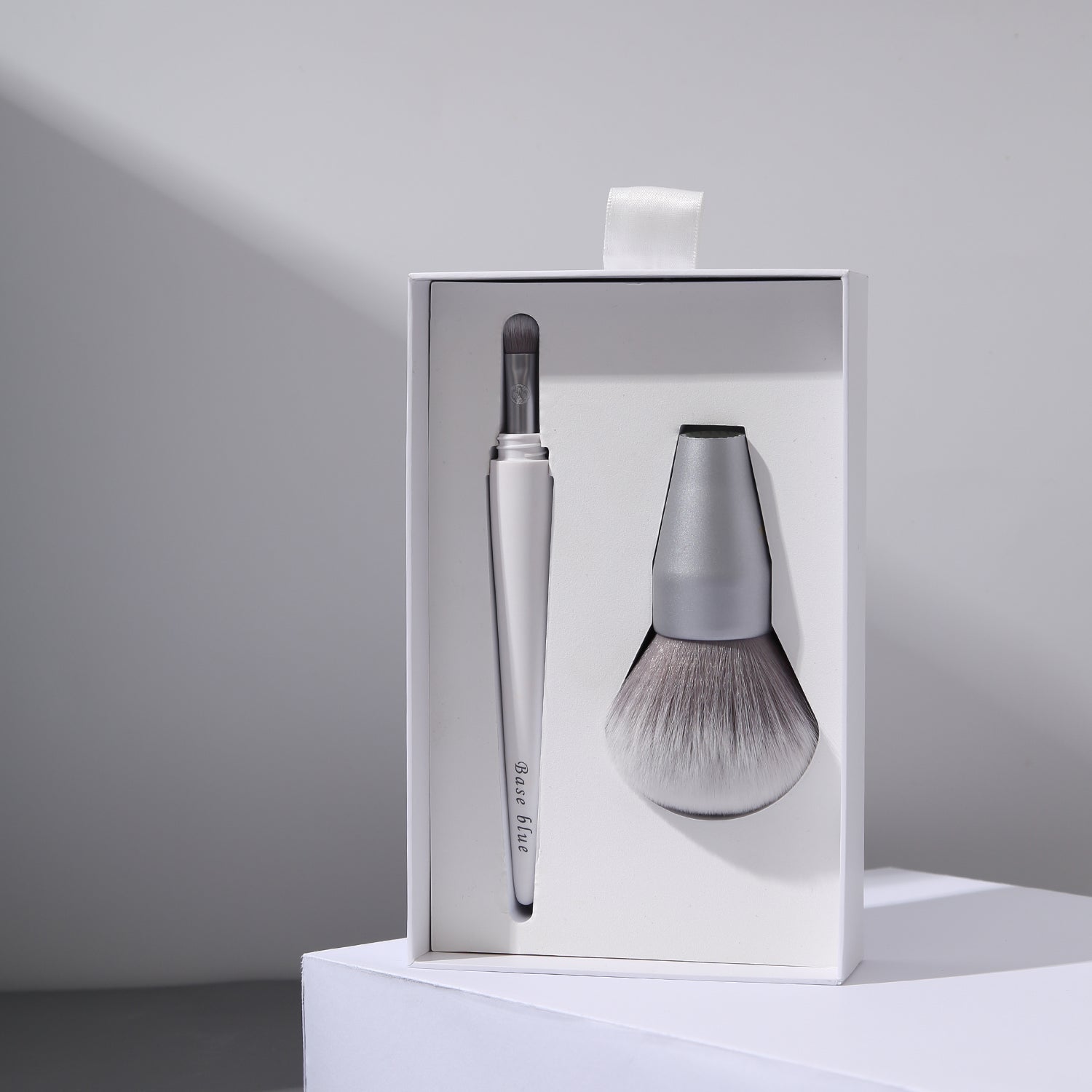 2-in-1 Compact Makeup Brush