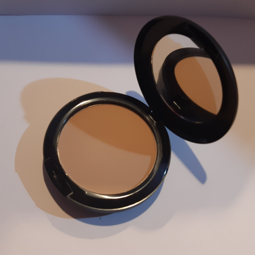 Arista Compact Face Powder